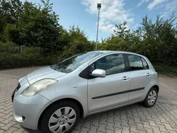 Grau Gebraucht 2007 Toyota Yaris Limousine | 2.900 € (Fairer Preis)