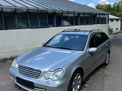 Silber Gebraucht 2004 Mercedes 230 Kombi | 5.000 €