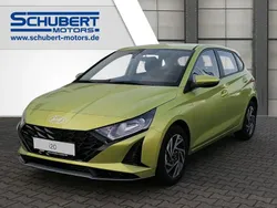 Lucid lime / met Gebraucht 2024 Hyundai i20 Trend Limousine | 16.900 € (Guter Preis)