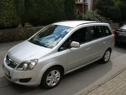 Silber Gebraucht 2011 Opel Zafira Family Van / Kleinbus | 6.900 € (Fairer Preis)