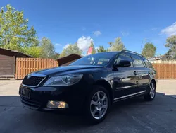 Schwarz Gebraucht 2011 Skoda Octavia Ambition Kombi | 2.900 € (Fairer Preis)