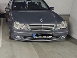 Grau Gebraucht 2007 Mercedes C220 Avantgarde Limousine | 3.800 € (Teuer)