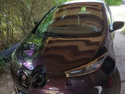 Violet Gebraucht 2018 Renault Zoe Bose Edition Kleinwagen | 8.000 € (Etwas zu teuer)