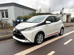 Weiß Gebraucht 2015 Toyota Aygo Kleinwagen | 5.400 € (Etwas zu teuer)