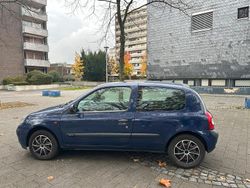 Blau Gebraucht 2002 Renault Clio II Kleinwagen | 950 €