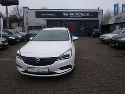 Schneeweiss/summitwhite/arctic Gebraucht 2016 Opel Astra Kombi | 12.990 € (Teuer)