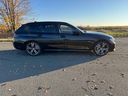 Schwarz Gebraucht 2022 BMW 330e M Sport Kombi | 35.499 € (Fairer Preis)
