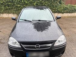 Schwarz Gebraucht 2005 Opel Corsa Kleinwagen | 2.000 €