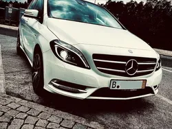 Weiß Gebraucht 2012 Mercedes B200 Van / Kleinbus | 19.599 €