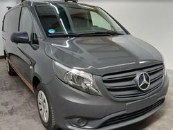 Grau Gebraucht 2024 Mercedes Vito Van / Kleinbus | 31.190 € (Fairer Preis)