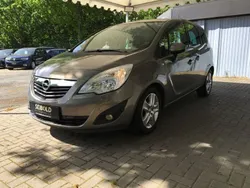Braun Gebraucht 2011 Opel Meriva Design Edition Van / Kleinbus | 9.980 € (Etwas zu teuer)