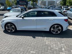 Weiß Gebraucht 2021 Audi A3 Sportback Kleinwagen | 29.500 € (Teuer)