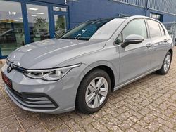Grau Gebraucht 2020 VW Golf VIII Life Limousine | 17.900 € (Guter Preis)