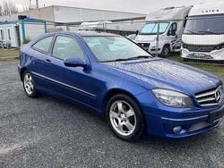 Jaspisblau (strahlblau) Gebraucht 2008 Mercedes 200 Coupé | 3.790 € (Superpreis)