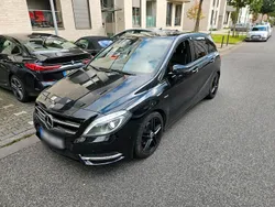Schwarz Gebraucht 2012 Mercedes B200 Van / Kleinbus | 9.600 € (Fairer Preis)