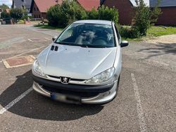 Silber Gebraucht 2007 Peugeot 206 Kleinwagen | 800 €