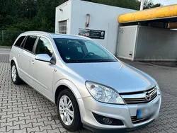 Silber Gebraucht 2009 Opel Astra Kombi | 3.400 €