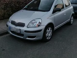 Silber Gebraucht 2005 Toyota Yaris Kleinwagen | 2.500 € (Fairer Preis)