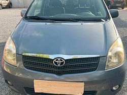 Silber Gebraucht 2004 Toyota Corolla Verso Van / Kleinbus | 1.900 € (Fairer Preis)