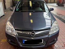 Grau Gebraucht 2009 Opel Astra Limousine | 2.600 € (Fairer Preis)