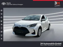 Weiß Gebraucht 2022 Toyota Yaris Comfort Limousine | 15.490 € (Fairer Preis)