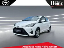 Weiß Gebraucht 2021 Toyota Yaris Active Limousine | 13.650 € (Fairer Preis)
