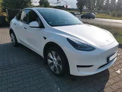 Weiß Gebraucht 2023 Tesla Model Y RWD SUV | 36.700 €