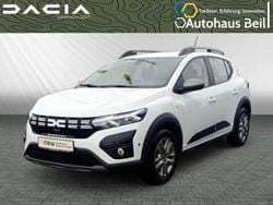 Arktisweiß Gebraucht 2023 Dacia Sandero Expression Limousine | 17.490 €