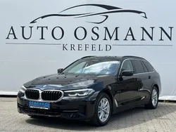 Black sapphire metallic Gebraucht 2023 BMW 530 Sport Line Kombi | 35.530 € (Superpreis)
