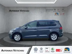 Delfingrau (grau) Gebraucht 2024 VW Touran Highline Van / Kleinbus | 36.990 € (Etwas zu teuer)