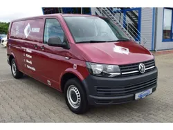 Rot / candy weiß Gebraucht 2018 VW T6 Van | 13.661 €
