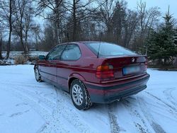 Rot Gebraucht 1994 BMW 316 Kleinwagen | 2.490 €
