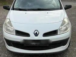Weiß Gebraucht 2007 Renault Clio II Kleinwagen | 2.000 €