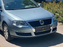 Blau Gebraucht 2005 VW Passat Comfortline Limousine | 4.990 € (Etwas zu teuer)
