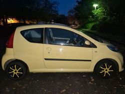 Gelb Gebraucht 2008 Peugeot 107 Kleinwagen | 1.850 € (Fairer Preis)