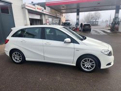 Weiß Gebraucht 2011 Mercedes B180 Van / Kleinbus | 4.300 € (Guter Preis)