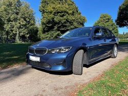 Blau Gebraucht 2021 BMW 318 Advantage Kombi | 25.800 € (Etwas zu teuer)