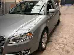 Grau Gebraucht 2005 Audi A4 Kombi | 3.000 €