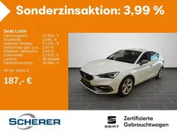 Weiß Gebraucht 2024 Seat Leon FR-Line Limousine | 25.950 € (Guter Preis)