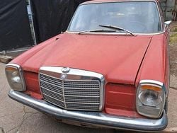 Rot Gebraucht 1972 Mercedes W114 Limousine | 3.550 €