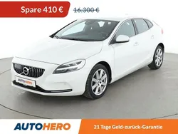 Weiß Gebraucht 2017 Volvo V40 Inscription Kombi | 15.530 € (Fairer Preis)