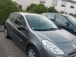 Grau Gebraucht 2012 Renault Clio IV Limousine | 4.000 € (Guter Preis)