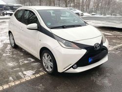 Weiß Gebraucht 2014 Toyota Aygo X-play Kleinwagen | 5.000 € (Guter Preis)