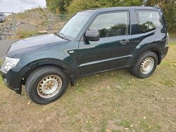 Grün Gebraucht 2013 Mitsubishi Pajero SUV | 9.899 € (Superpreis)