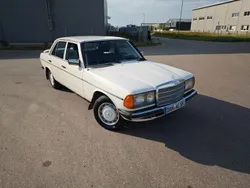 Weiß Gebraucht 1983 Mercedes 240 Limousine | 10.000 €