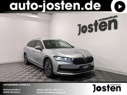 Silber (aluminiumsilber metallic) Gebraucht 2025 Skoda Superb Selection Kombi | 47.690 €