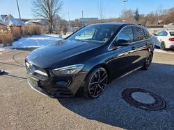 Schwarz Gebraucht 2020 Mercedes B220 AMG line Van / Kleinbus | 24.870 € (Fairer Preis)