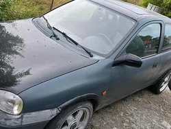 Grau Gebraucht 2000 Opel Corsa Kleinwagen | 800 € (Fairer Preis)