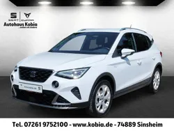 Weiß (metallic) Gebraucht 2024 Seat Arona FR SUV | 24.400 € (Etwas zu teuer)