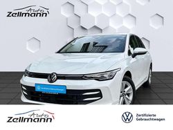 Weiss Gebraucht 2024 VW Golf VIII Life Limousine | 25.438 € (Fairer Preis)